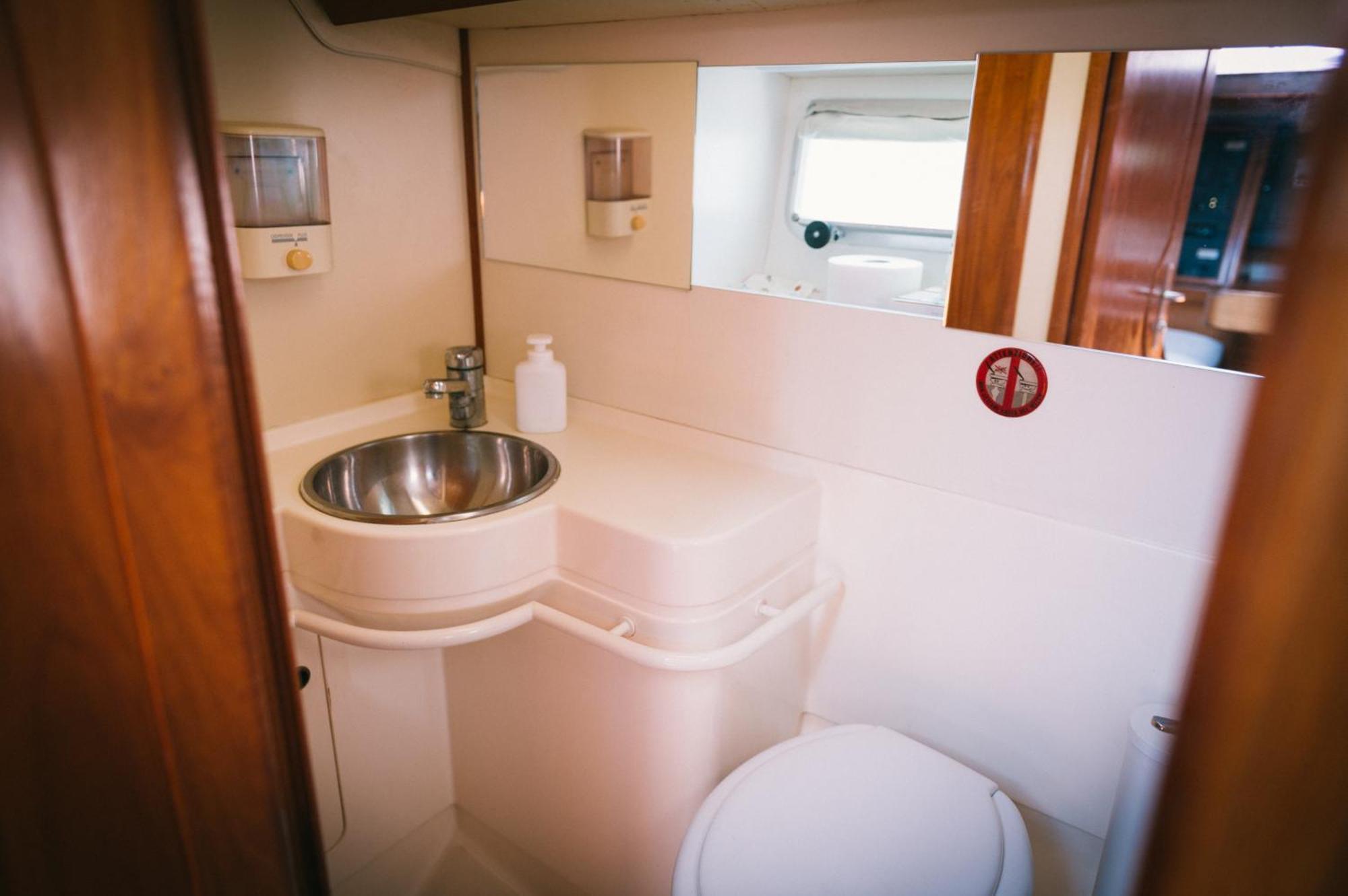 Hotel Sleep In Boat Catania Exterior foto
